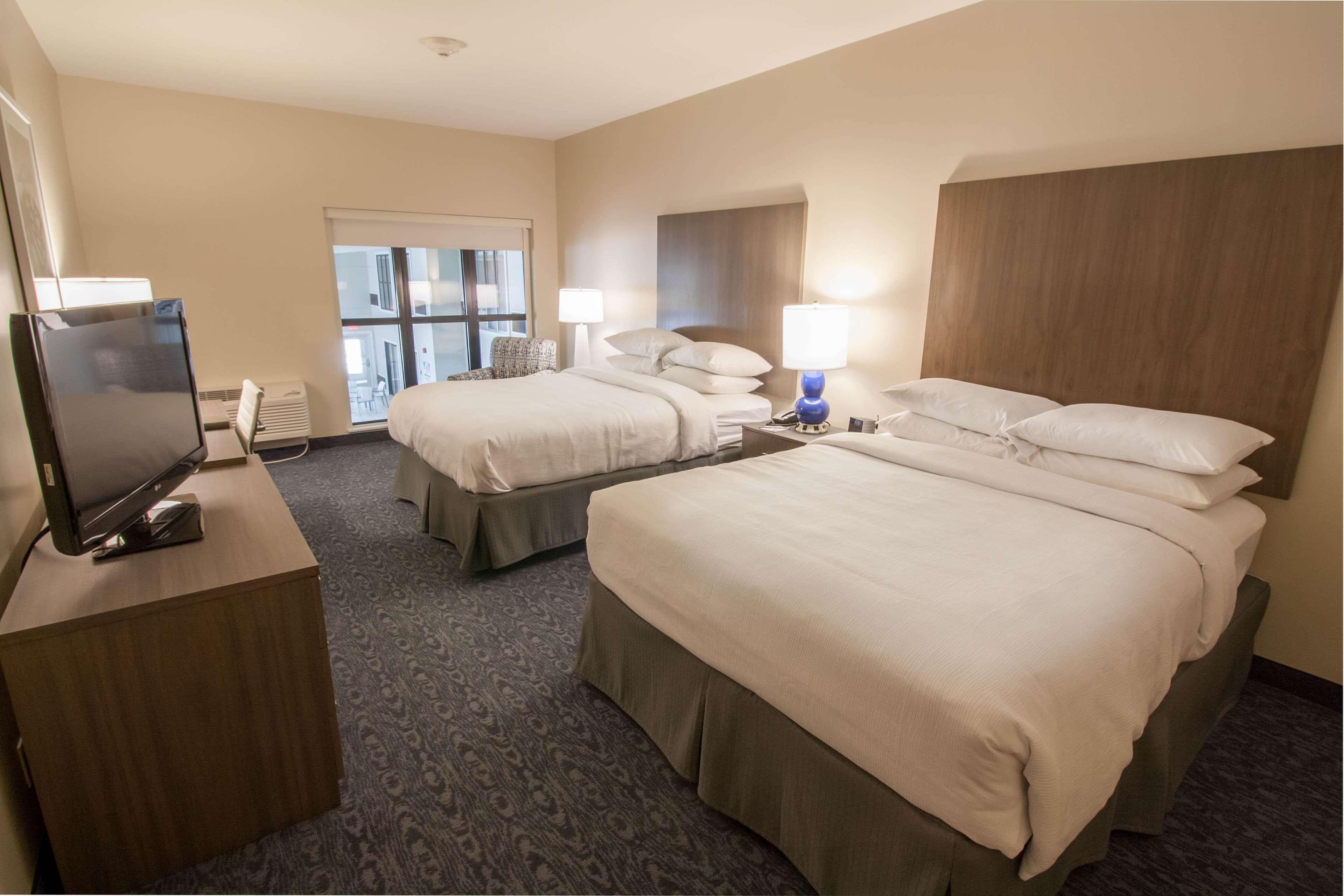Hotel Renovo Des Moines Urbandale,Tapestry Collection Hilton Bagian luar foto