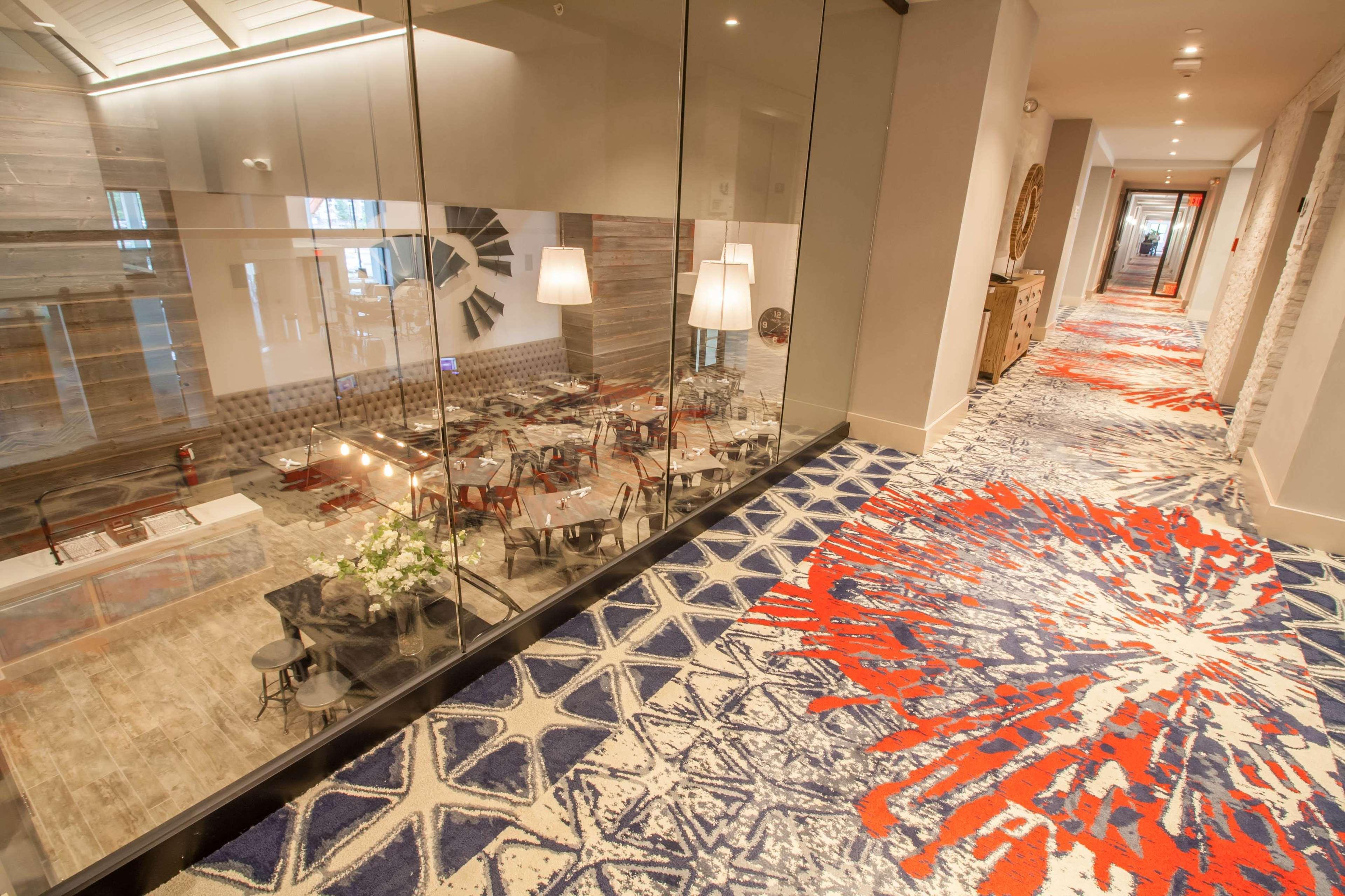 Hotel Renovo Des Moines Urbandale,Tapestry Collection Hilton Bagian luar foto