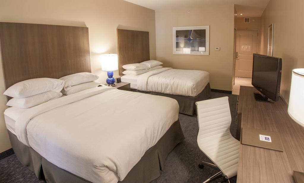 Hotel Renovo Des Moines Urbandale,Tapestry Collection Hilton Bagian luar foto