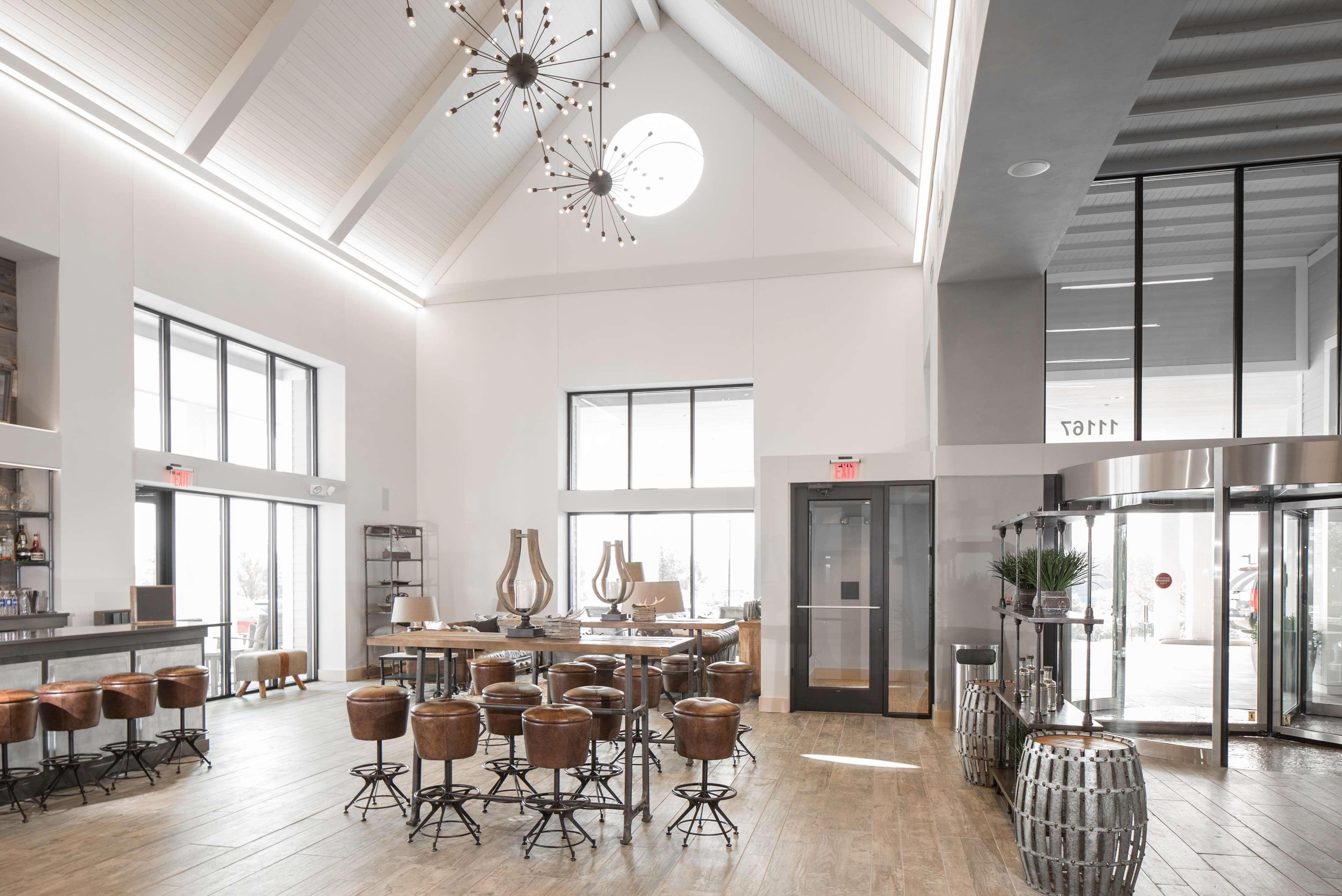 Hotel Renovo Des Moines Urbandale,Tapestry Collection Hilton Bagian luar foto