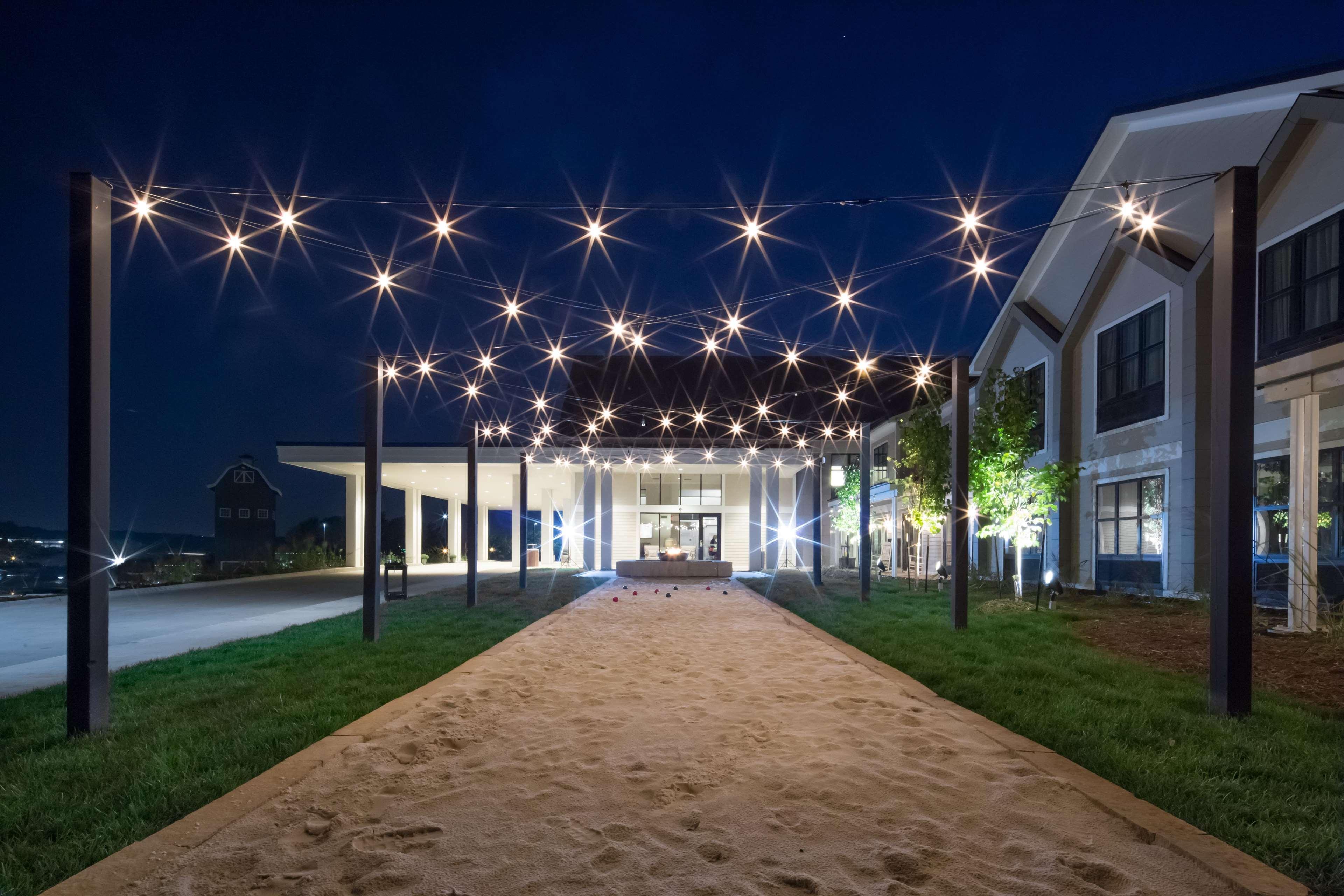 Hotel Renovo Des Moines Urbandale,Tapestry Collection Hilton Bagian luar foto