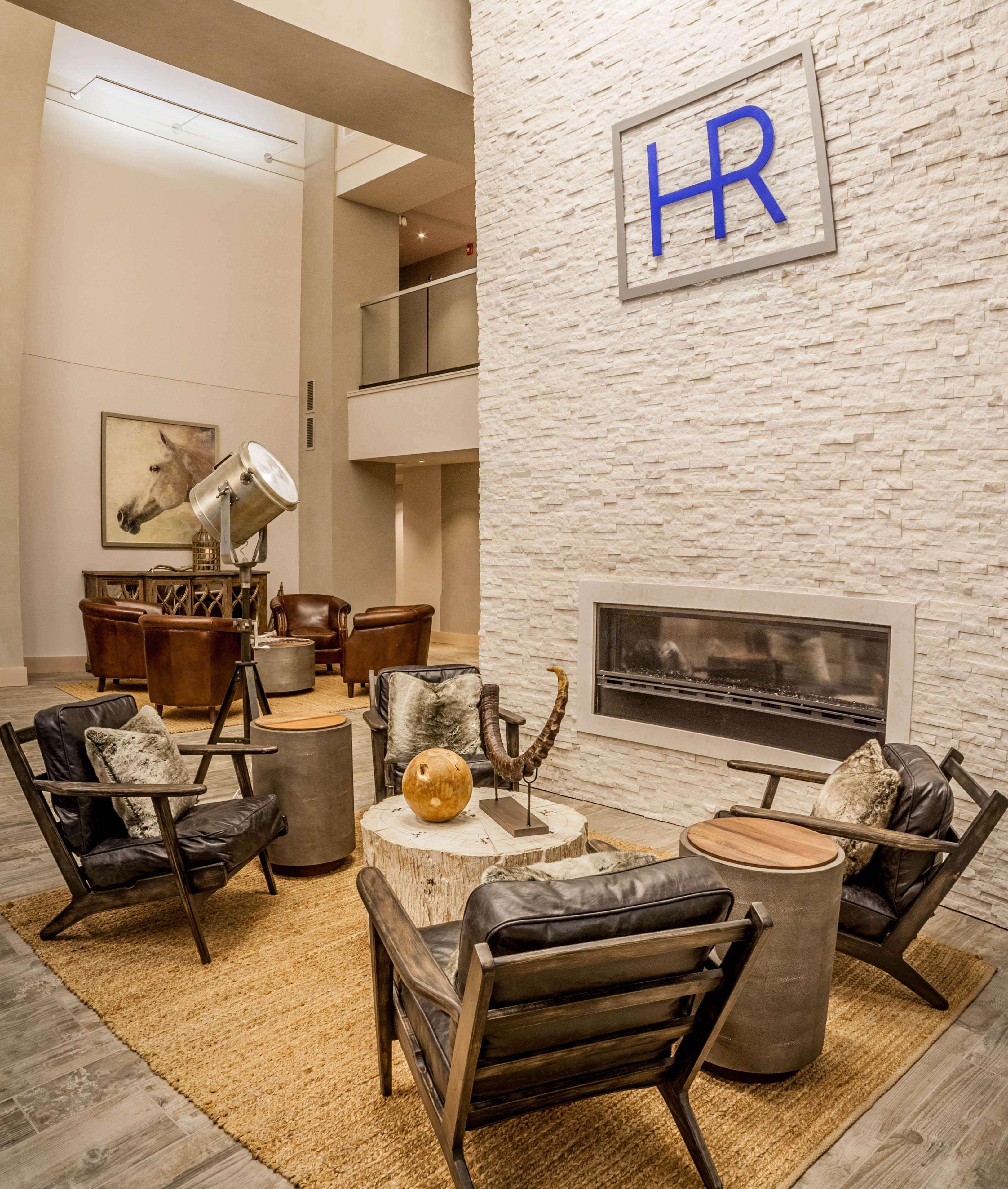 Hotel Renovo Des Moines Urbandale,Tapestry Collection Hilton Bagian luar foto