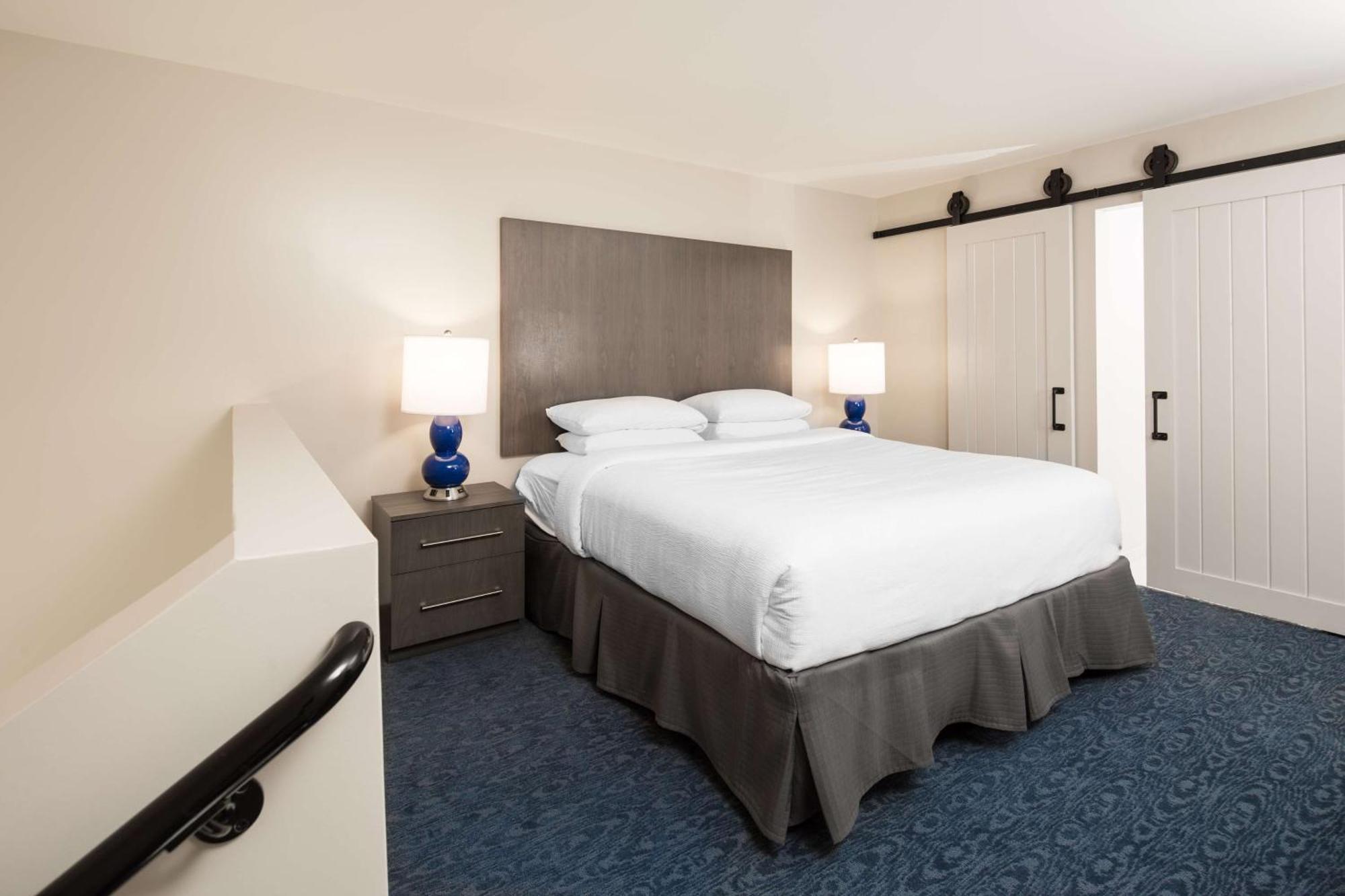 Hotel Renovo Des Moines Urbandale,Tapestry Collection Hilton Bagian luar foto
